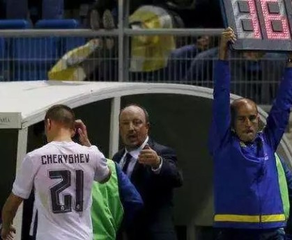 乐竞体育官方网站- 布雷斯特遭遇VAR争议判罚，主帅赛后怒斥裁判组  